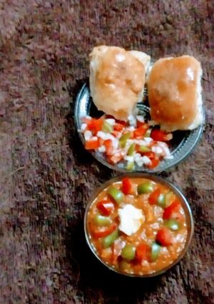 A picture of Butter pav bhaji.