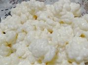 Una foto de kéfir de leche