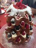 Pandoro con cremas chantilly y diplomática