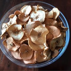 A picture of California Farm Student Dried Apple Snacks.