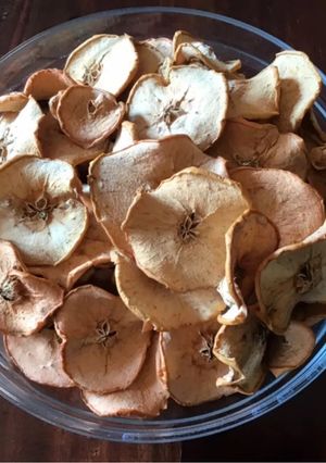 A picture of California Farm Student Dried Apple Snacks.