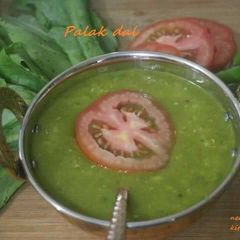 A picture of Palak masoor dal.