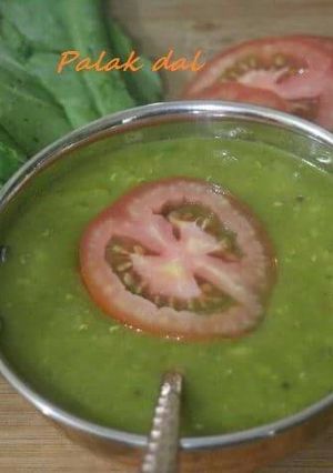 A picture of Palak masoor dal.