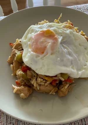 Una foto de Nasi Goreng - Arroz estilo indonesio