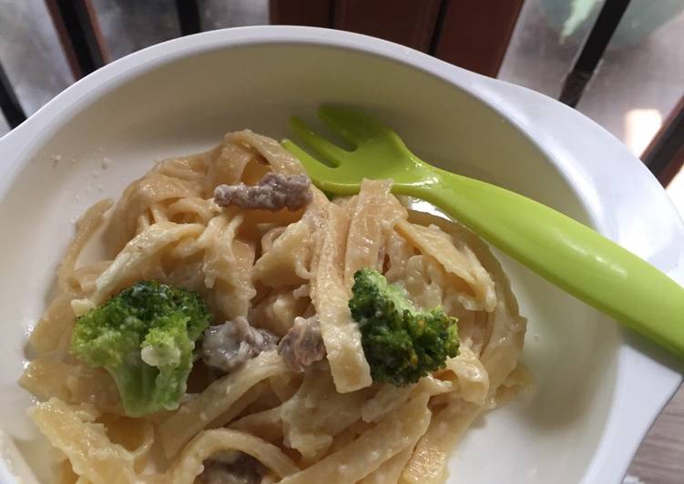 Bagaimana Membuat Creamy Fettuccine with Beef and Brocoli yang Menggugah Selera