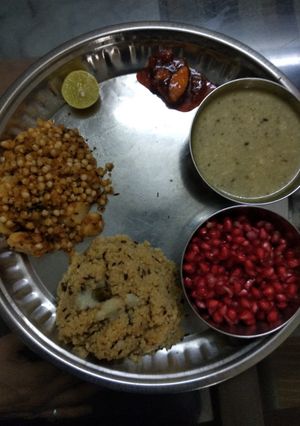 साबुदाणा ची खिचडी (sabudana chi khichdi recipe in marathi) रेसिपी चे मुख्य फोटो 