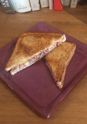 Une photo de Cheese & onion sandwich