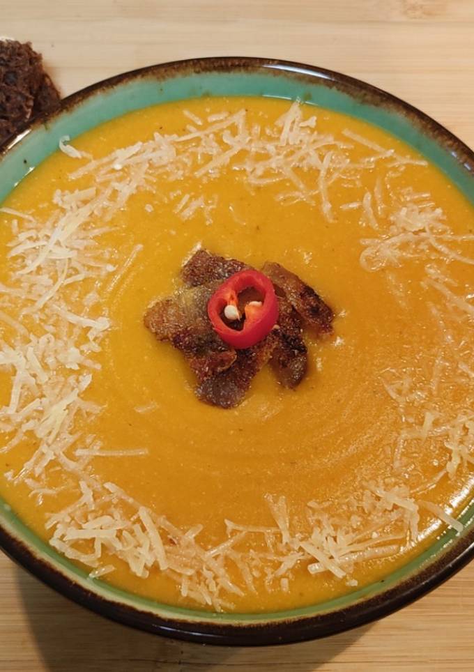 Сочевичний суп з крамблом з бекону😋