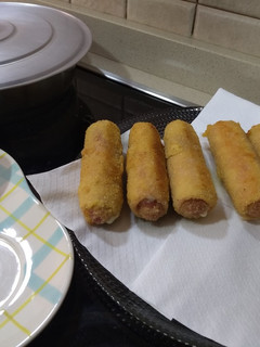 Una foto de Flamenquines con salchichas