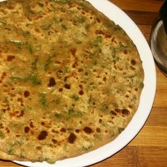 A picture of Dhaniya ke parathe.