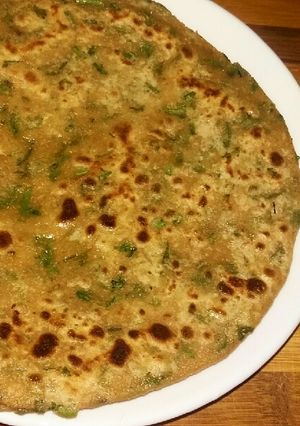 A picture of Dhaniya ke parathe.