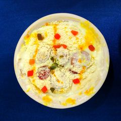 A picture of Gulabjamun pudding.