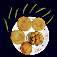 A picture of Green Peas Poori.