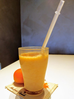 Una foto de Mocktail horchata & albaricoque 🍑😋