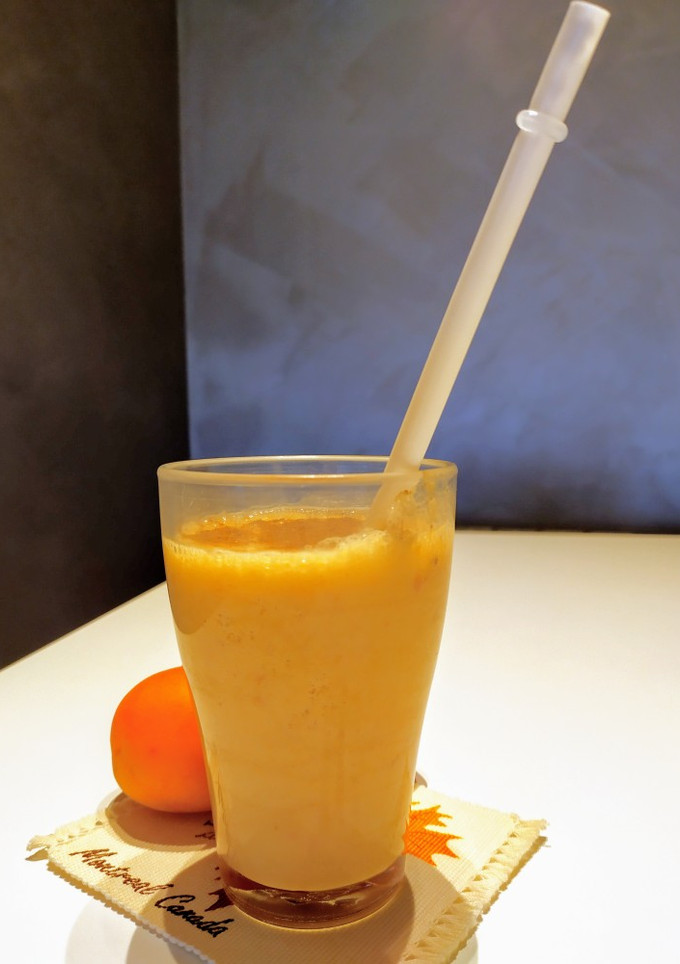 Una foto de Mocktail horchata & albaricoque 🍑😋