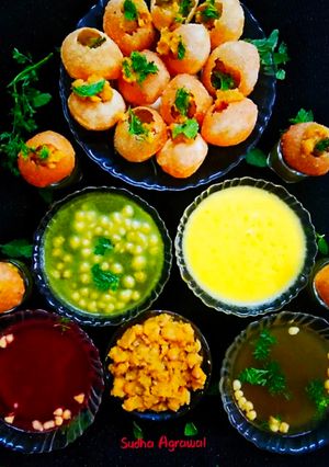 A picture of Golgappa with 4 Flavorful Waters.