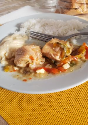 Una foto de Pollo con pimientos