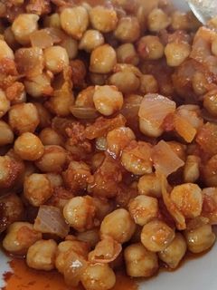 Una foto de Potaje de garbanzos con chorizo