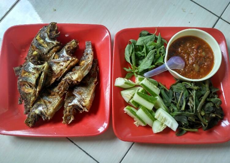 Langkah Mudah untuk Menyiapkan Lalapan Ikan Nila dan Sambel Terasi Spesial yang Enak