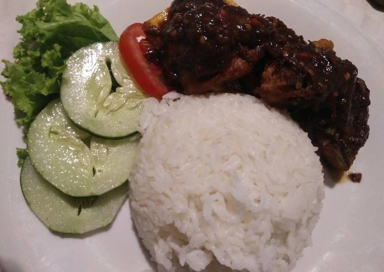 Ayam penyet sambal trasi