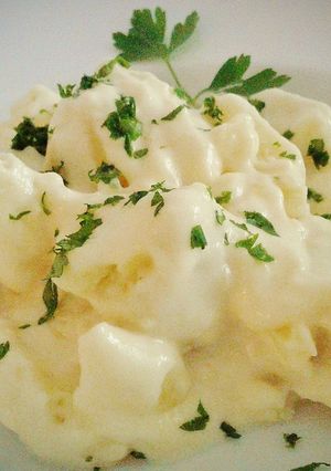 A picture of Boiled Potatoes with Aioli.