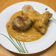 Pollo en salsa con vino blanco