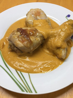 Una foto de Pollo en salsa con vino blanco