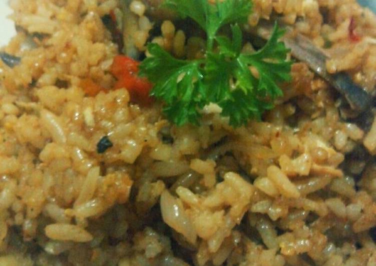 Nasi goreng tulang ayam pedas ala2 resto ^^