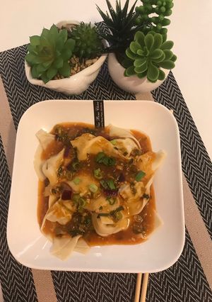 A picture of Chicken Chilli Wontons.