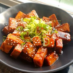 A picture of Tofu with Hoisin Sauce (vegan).