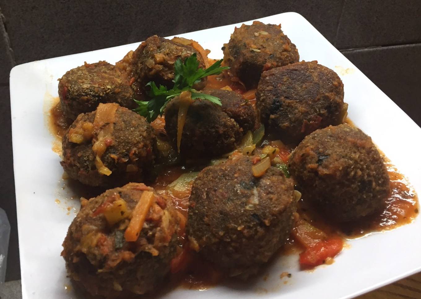 Alb贸ndigas de berenjena con salsa de tomate natural 馃崋馃崊