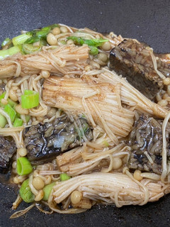 醬燒金針鵝血糕 的食譜成品照片