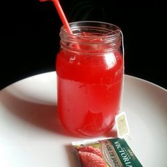 A picture of Strawberry ice tea.