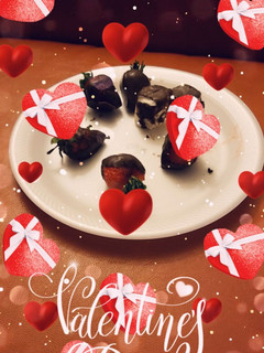 Una foto de Fresas y bombones con chocolate