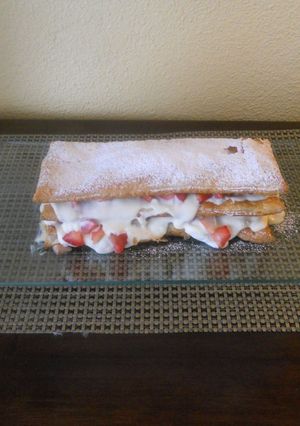 Foto principal de Milhojas de crema, fresas y nata