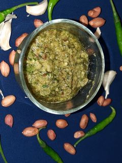 हरी मिर्च का ठेचा (Hari mitch ka thecha recipe in Hindi) रेसिपी मुख्य फोटो