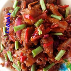 A picture of Peppered Chicken legs.