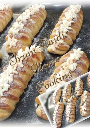A picture of 🍓🌭Devonshire Splits🌭🍓(filled with jam and chantilly cream).