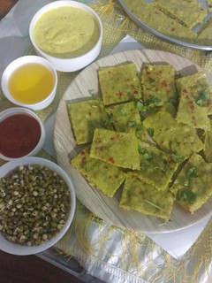ફણગાવેલા મગ ના ઢોકળા (Sprouted Moong Dhokla Recipe In Gujarati) રેસીપી મુખ્ય ફોટો