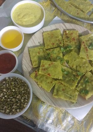 ફણગાવેલા મગ ના ઢોકળા (Sprouted Moong Dhokla Recipe In Gujarati) રેસીપી મુખ્ય ફોટો