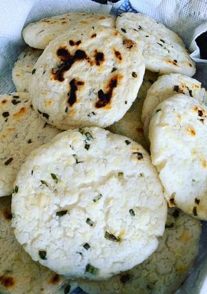 Una foto de Arepas de maíz con parmesano 🧀🧀🧀