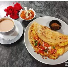 A picture of Lachaydar Spicy Anda Paratha With Gajar Ka Halwa.