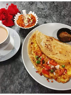 A picture of Lachaydar Spicy Anda Paratha With Gajar Ka Halwa.