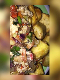 A picture of Fried sweet potatoes with egg sauce.