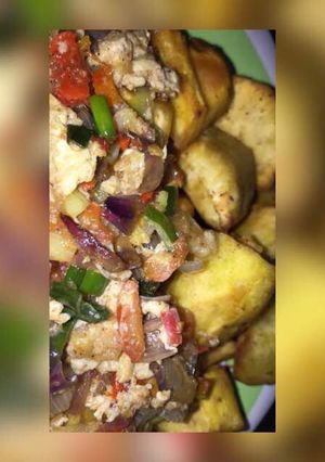 A picture of Fried sweet potatoes with egg sauce.