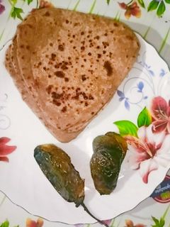 तिकोना पराठा (Tikona paratha recipe in hindi) रेसिपी मुख्य फोटो