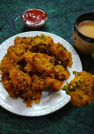 दलिया कॉर्न पकोड़े (Dalia corn pakode recipe in Hindi) रेसिपी मुख्य फोटो