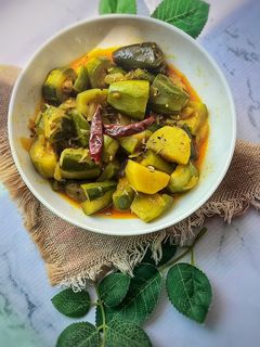 আলু পটল বেগুনের কালিয়া রেসিপির প্রধান ছবি