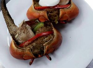Una foto de Carapachos de cangrejos rellenos ecuatorianos