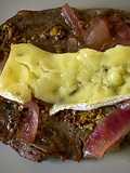 Filete de ternera, mostaza y brie